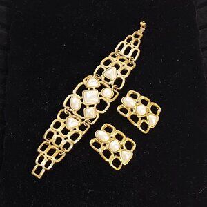 AVON vintage Bracelet and earring set. Gold and pearls EUC